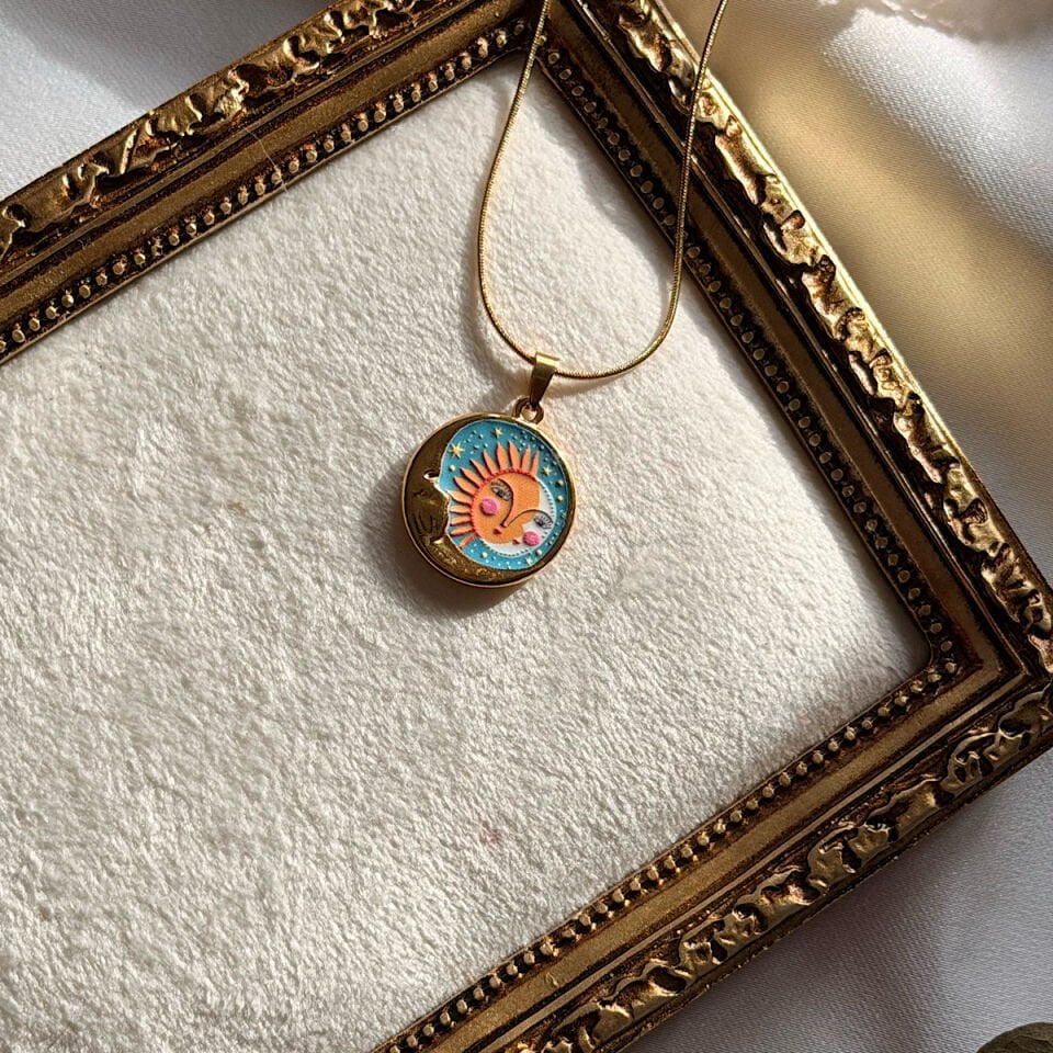 Vintage Ay ve Güneş Renkli Tasarım Çelik Kolye