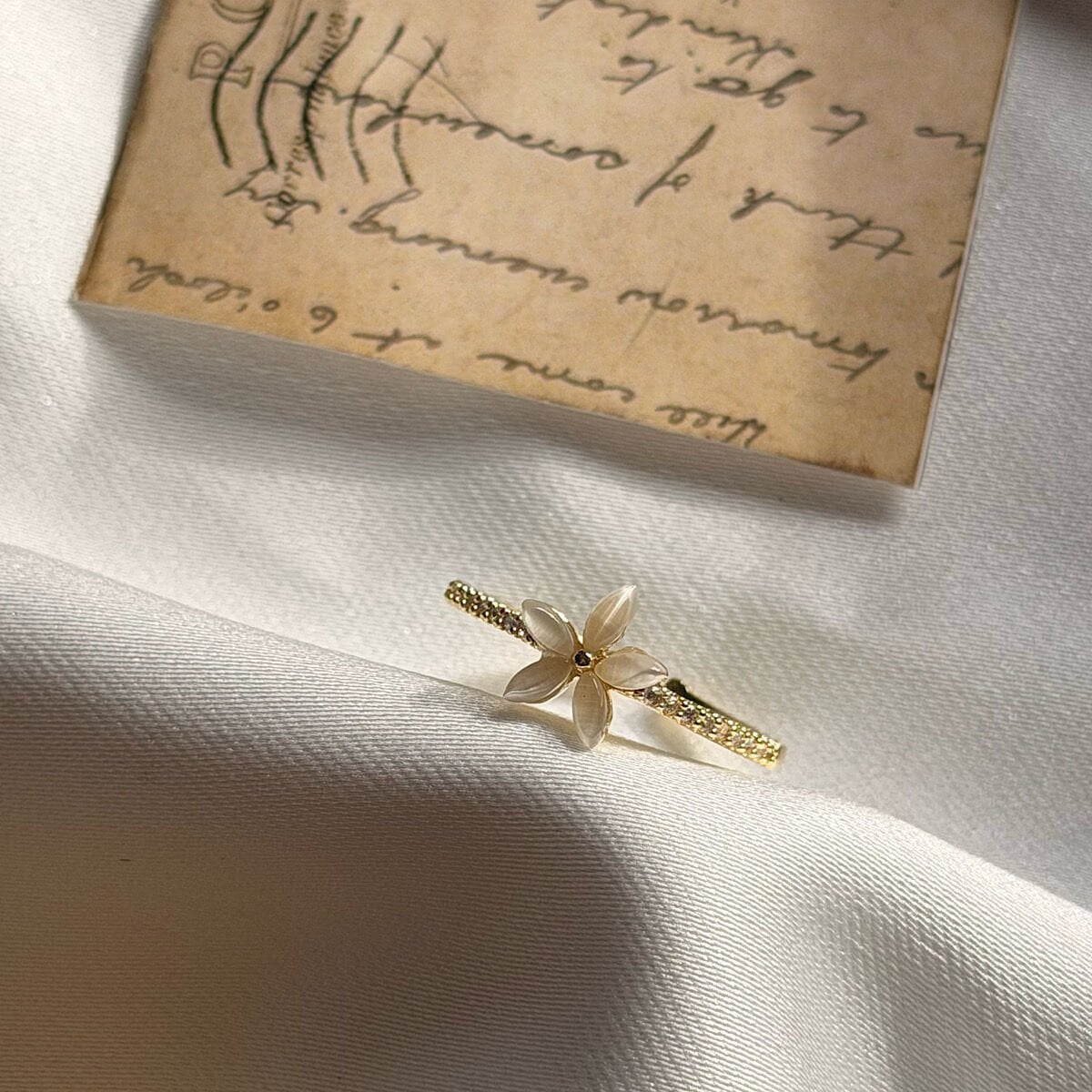 Peri Çiçeği Tasarım Yüzük