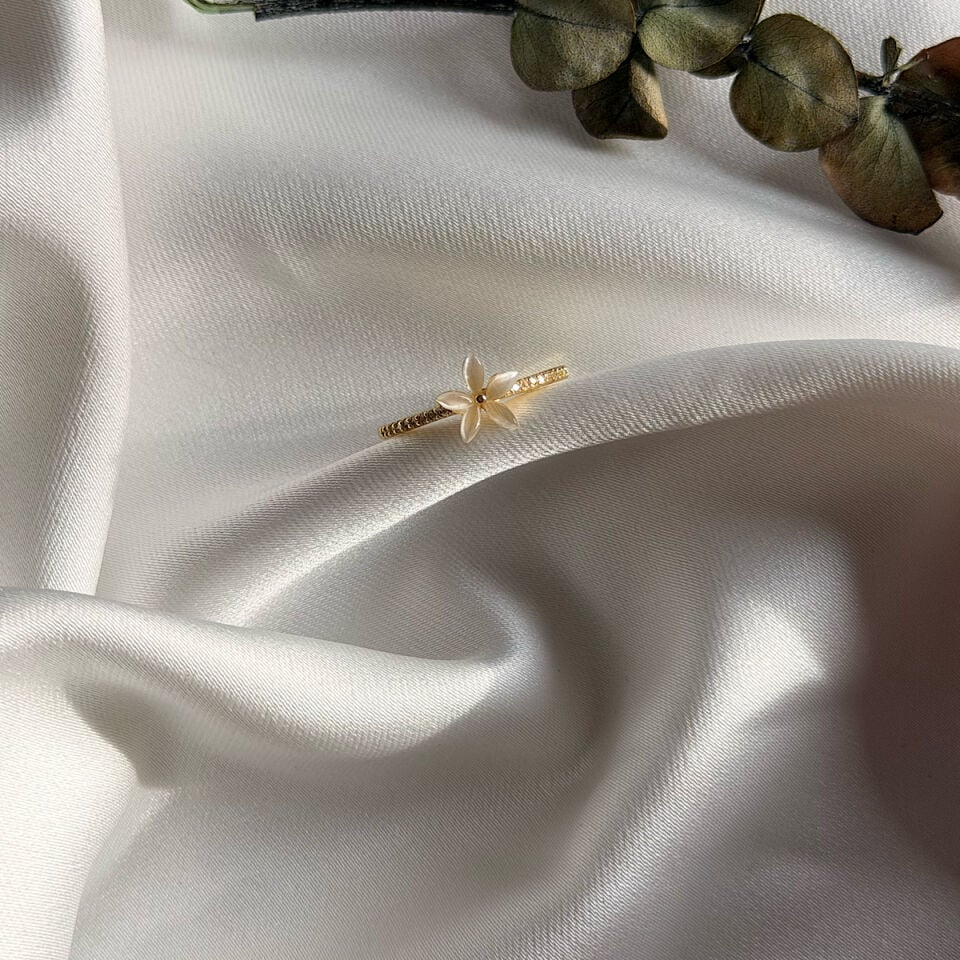 Peri Çiçeği Tasarım Yüzük