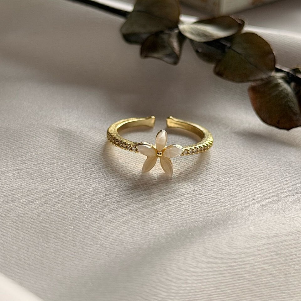 Peri Çiçeği Tasarım Yüzük