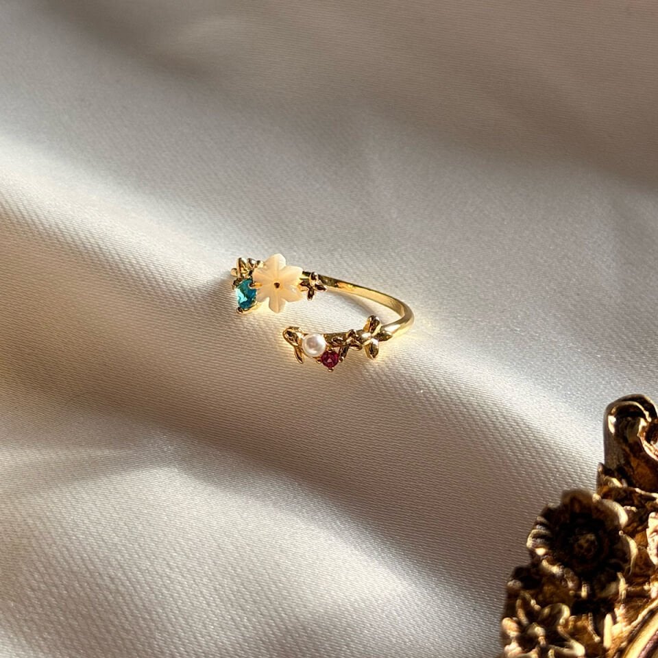 İnci Detay Renkli Çiçek Dalı Yüzük