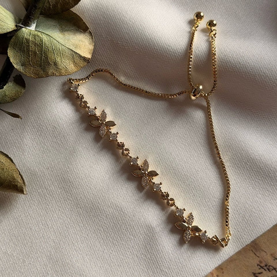 Zirkon Taşlı Çiçek ve Kelebek Figürlü Bileklik