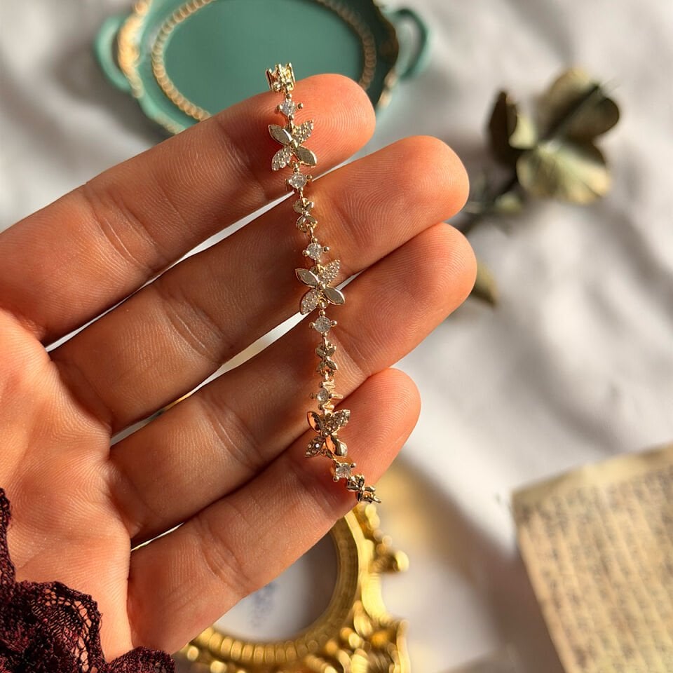 Zirkon Taşlı Çiçek ve Kelebek Figürlü Bileklik