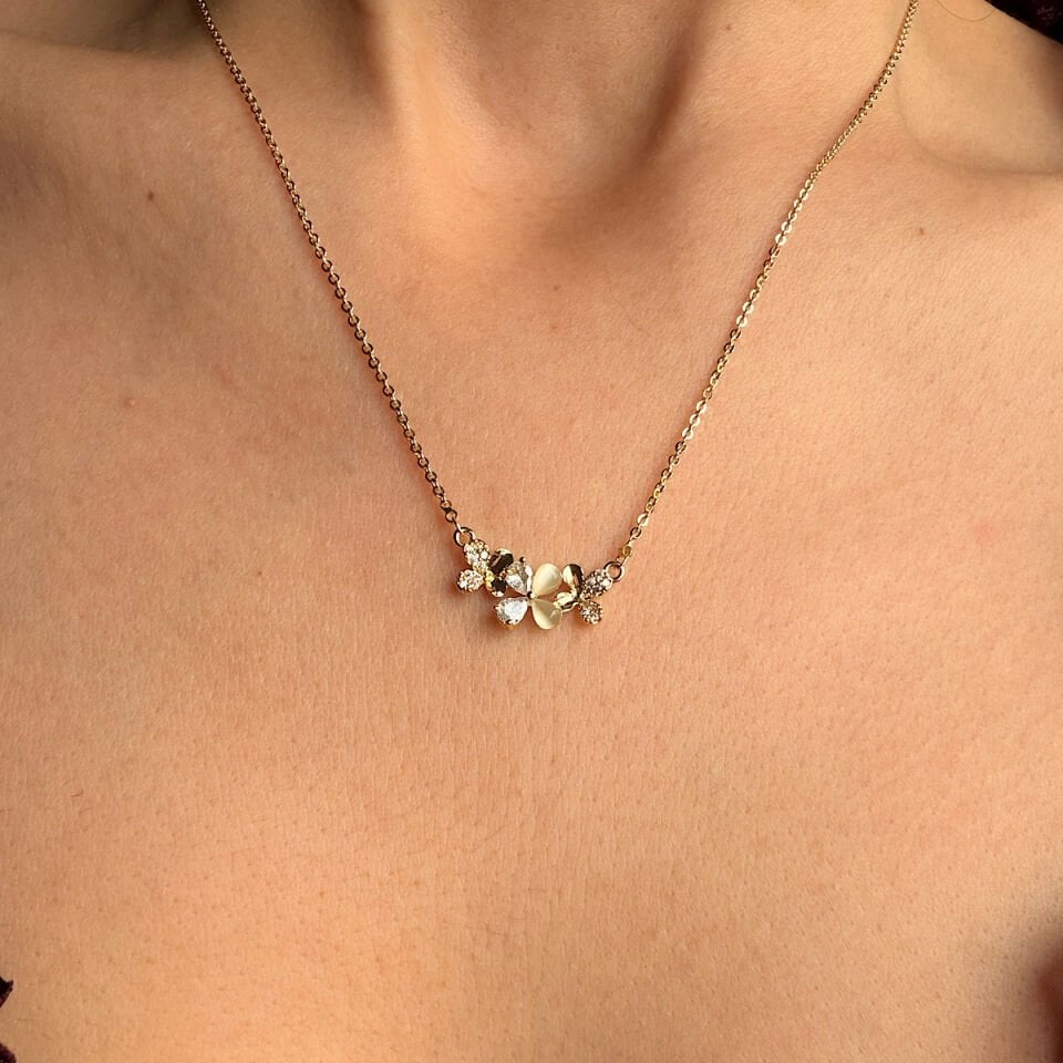 Zirkon Taşlı Kelebek Detaylı Çiçek Kolye