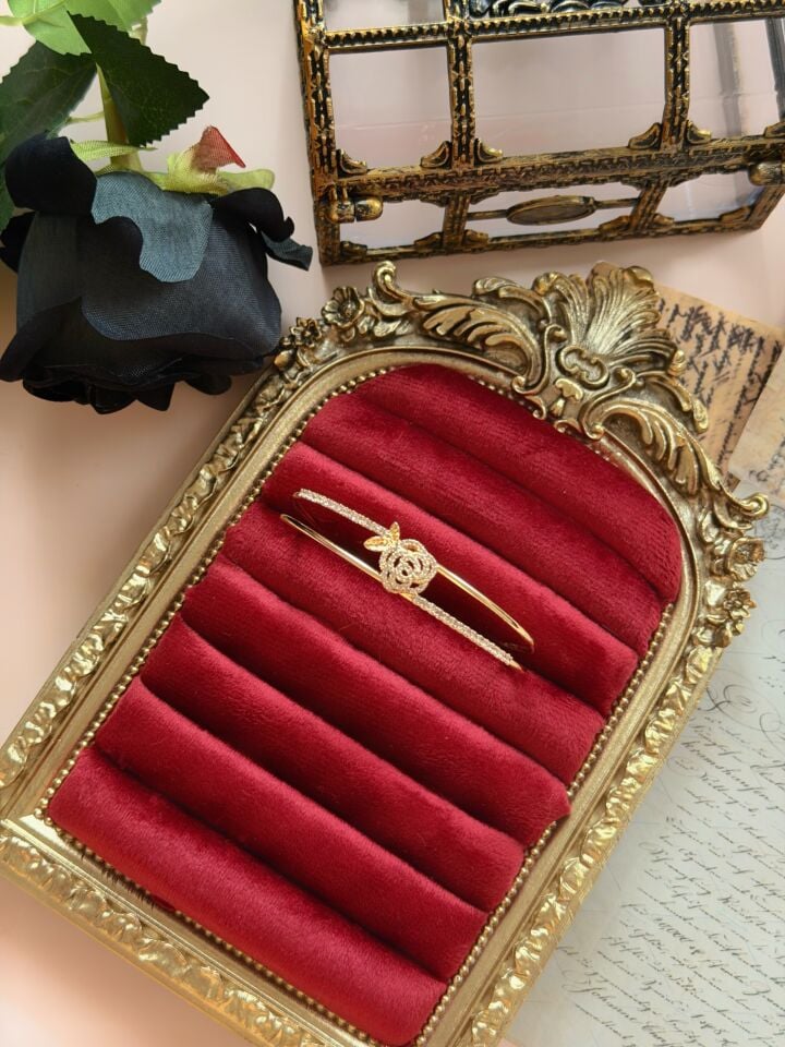 Zirkon Taşlı Gül Figürlü Gold Kadın Bileklik