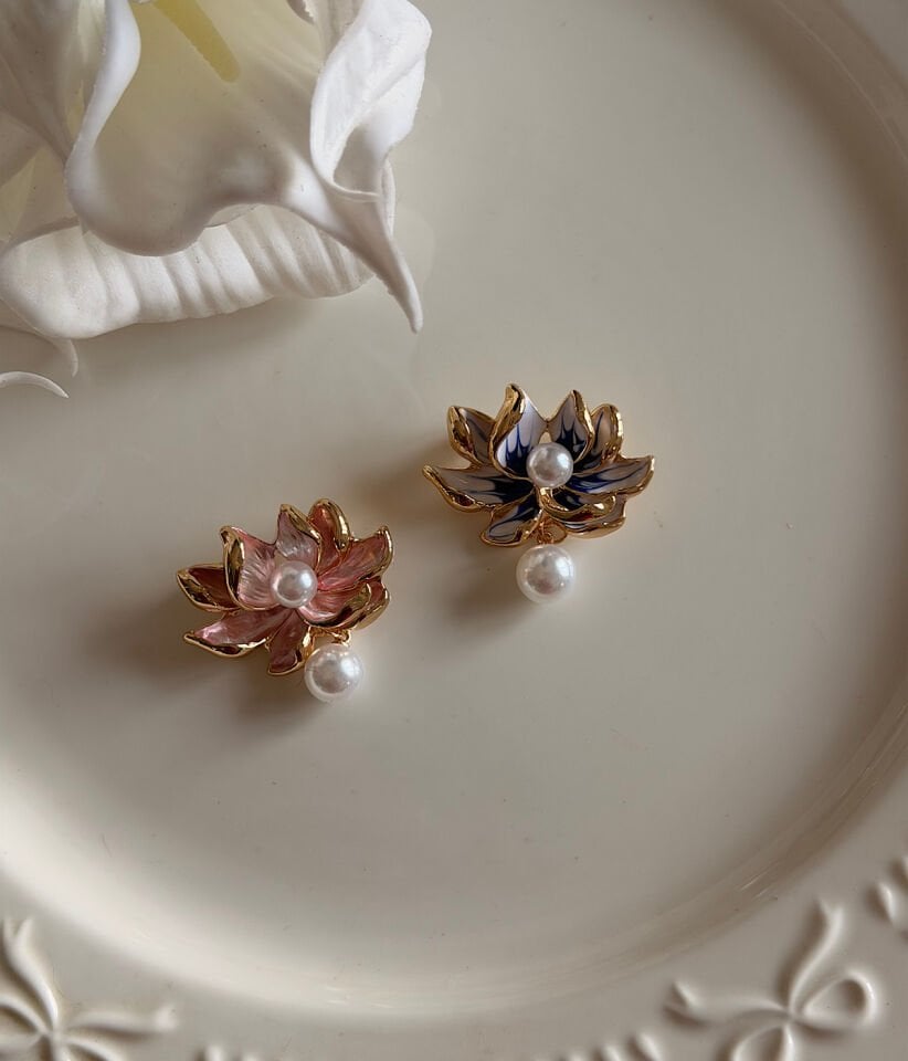 Vintage Lotus Çiçek Tasarımlı İnci Detaylı Kadın Broş
