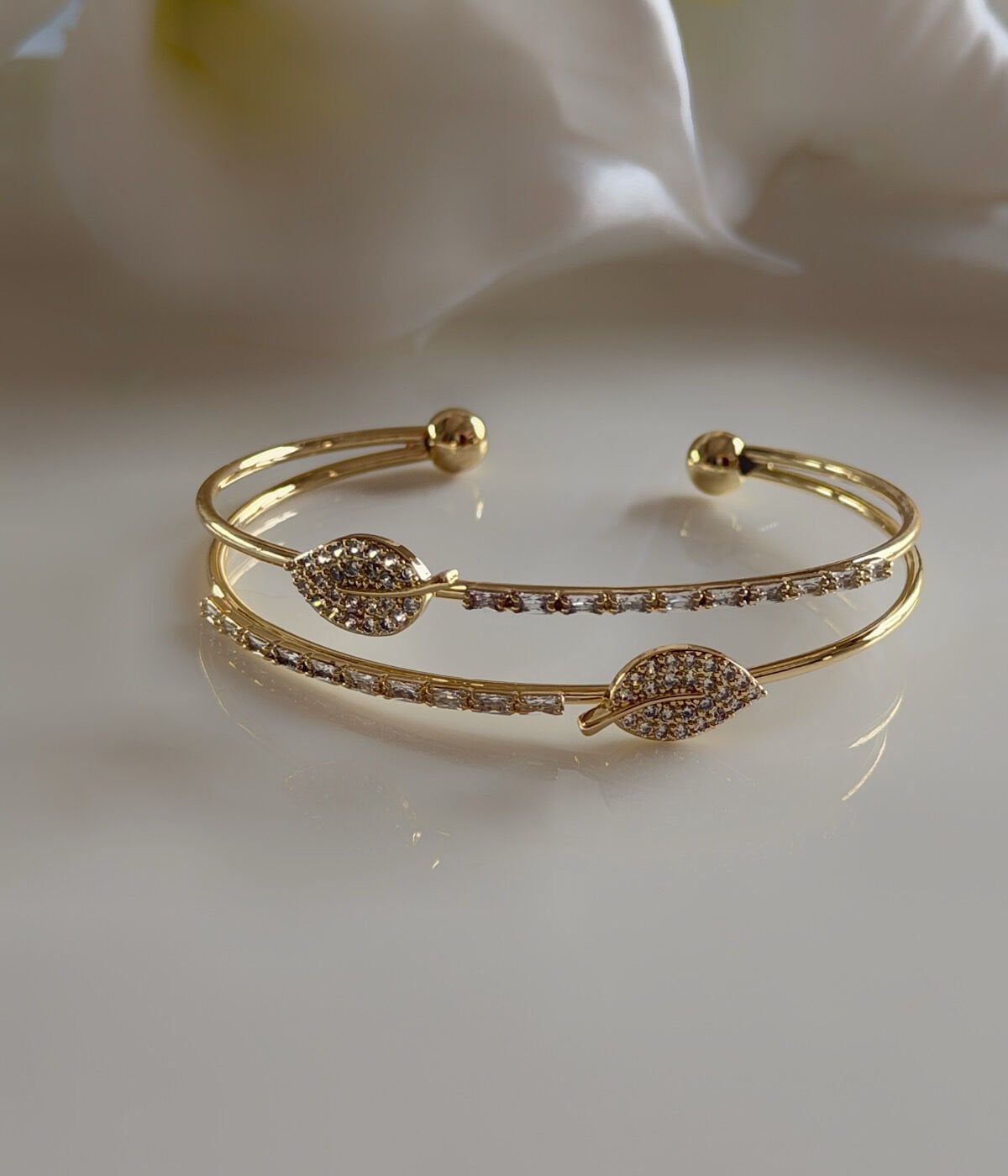 Vintage Yaprak Tasarımlı Zirkon Taşlı Zarif Kadın Halka Bileklik