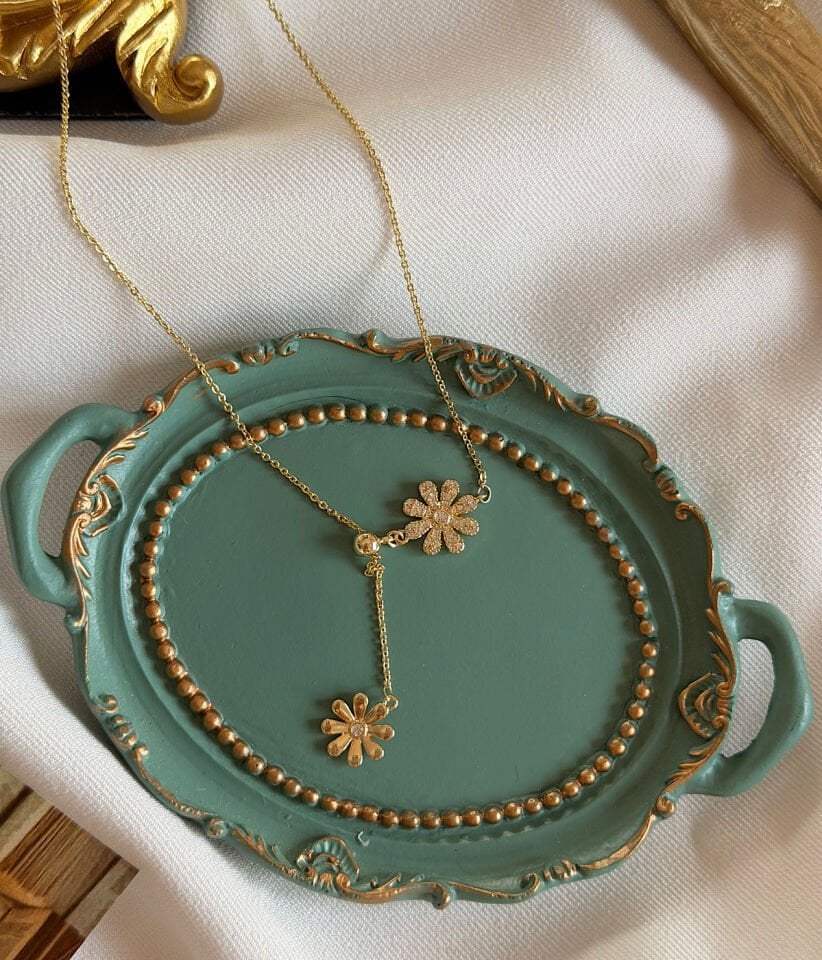 Minimal Papatya Tasarımlı Zirkon Taşlı Kadın Kolye