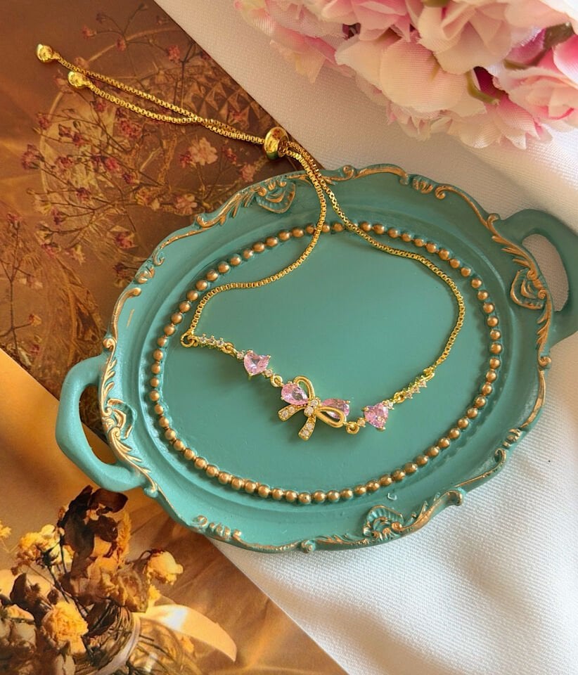 Pembe Taşlı Kalp Detaylı Fiyonk Tasarım Bileklik