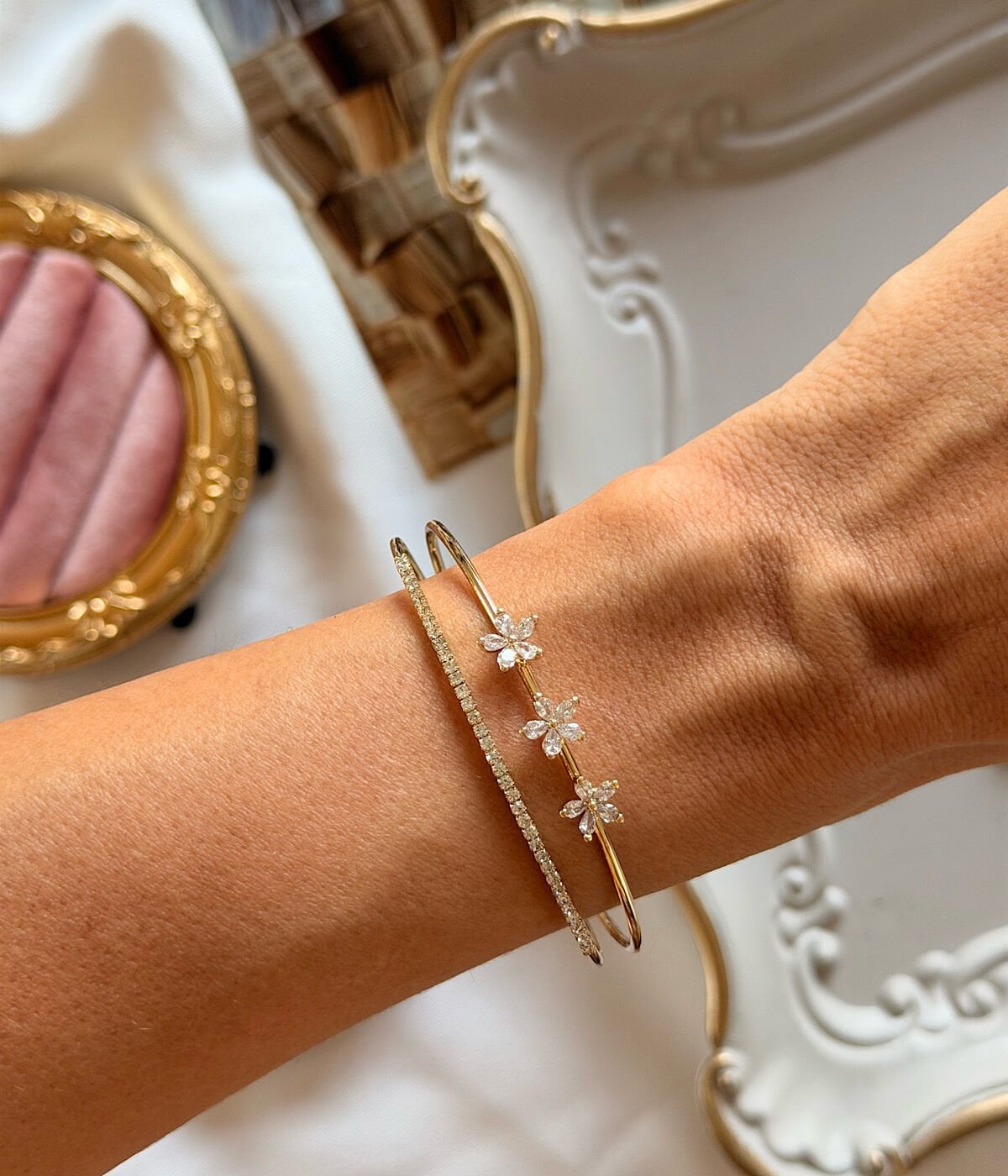 Minimal Çiçek Taşlı Tasarım Kadın Halka Bileklik