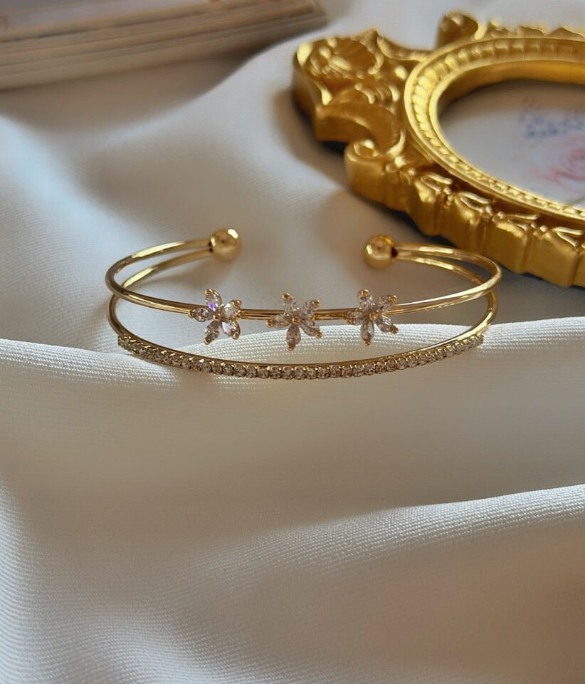 Minimal Çiçek Taşlı Tasarım Kadın Halka Bileklik