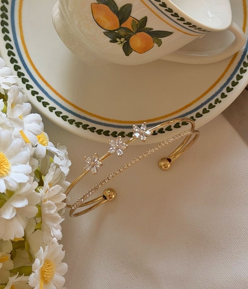 Minimal Çiçek Taşlı Tasarım Kadın Halka Bileklik