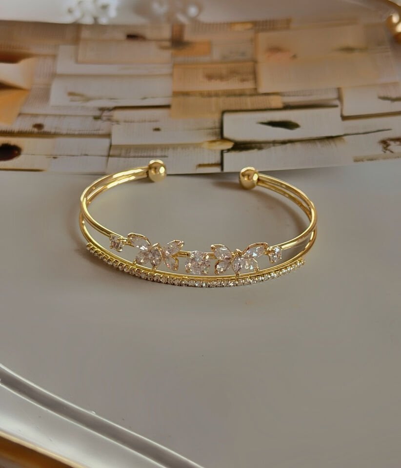 Zirkon Taşlı Kelebek Figürlü Zarif Kadın Bileklik