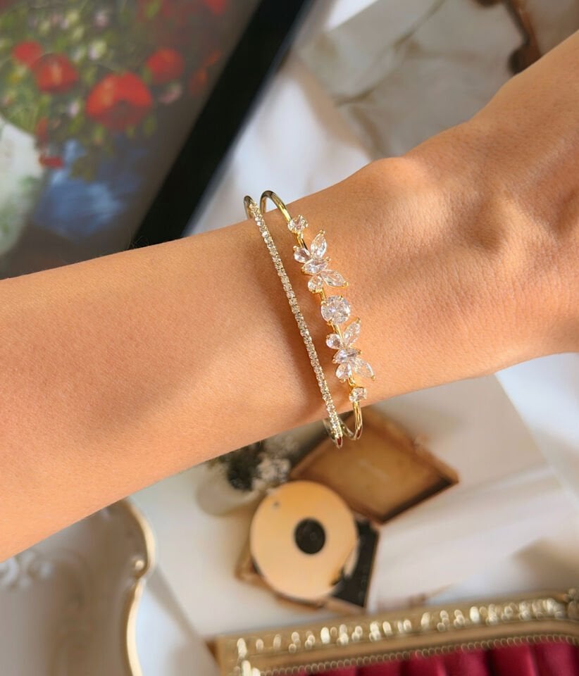 Zirkon Taşlı Kelebek Figürlü Zarif Kadın Bileklik