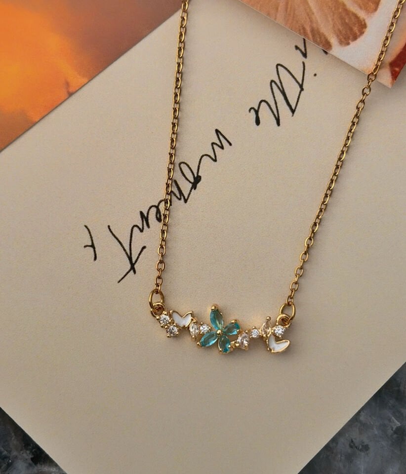 Vintage Mavi Taşlı Çiçek ve Kalp Detaylı Çelik Kolye