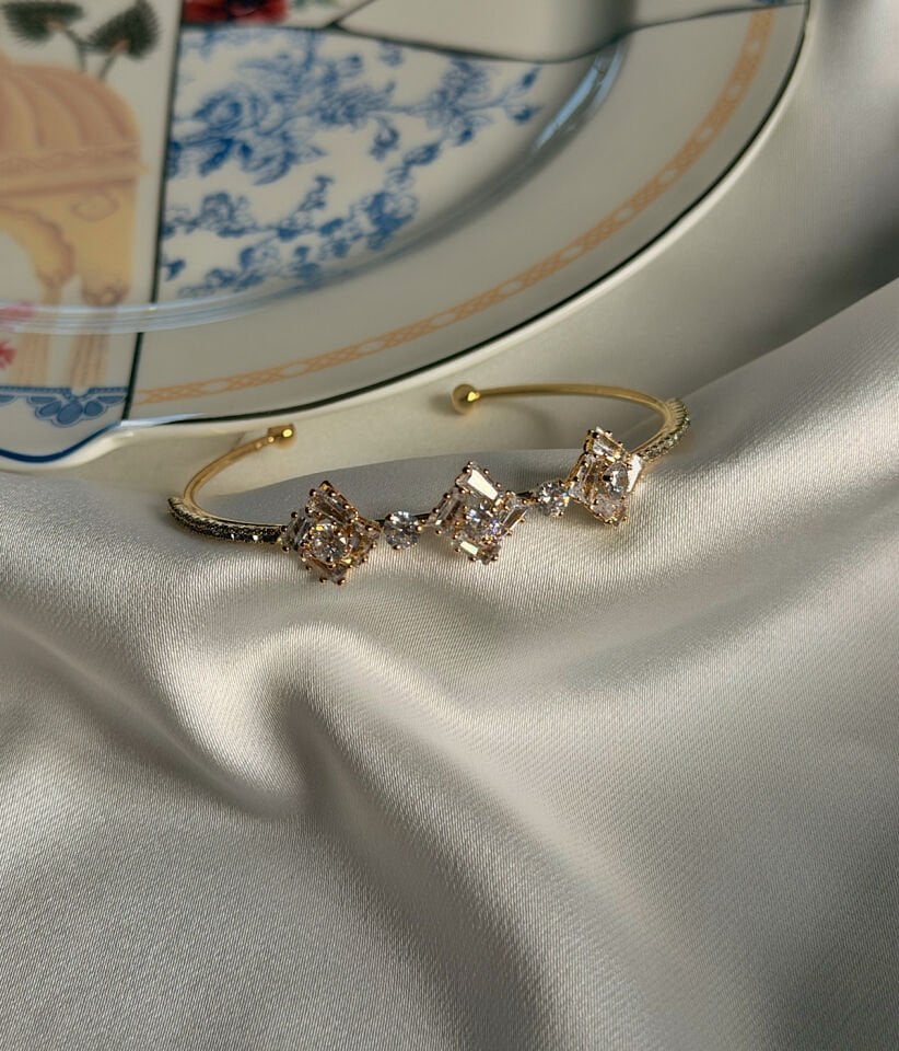 Zarif Baget Kesim Taşlı Halka Bileklik