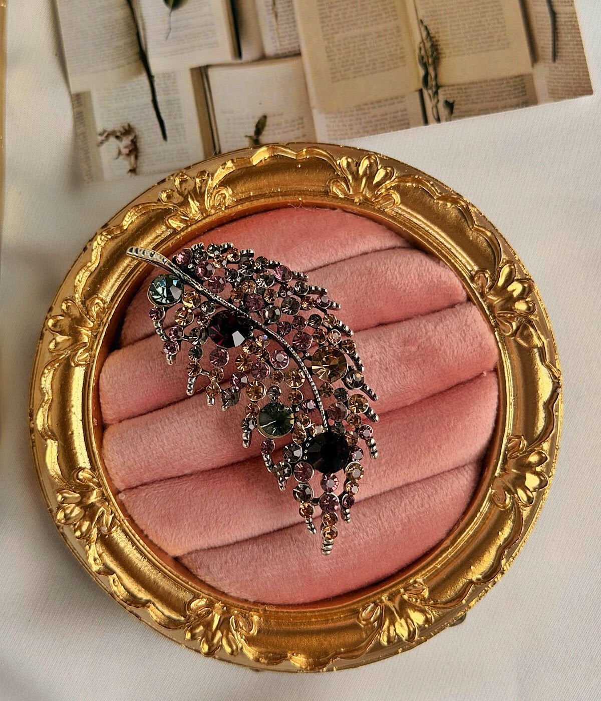 Renkli Kristal Taşlı Yaprak Broş