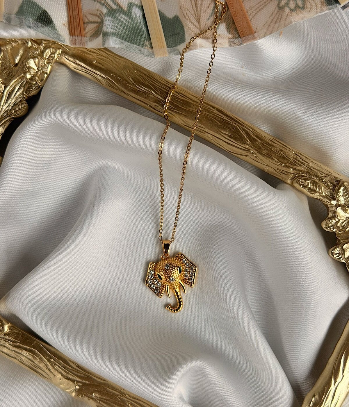 Fil Figürlü Gold Tasarım Kolye