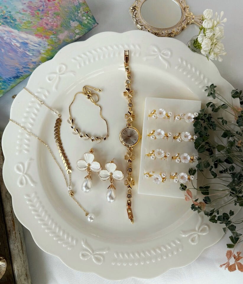 İnci ve Beyaz Çiçek Vintage Kombin