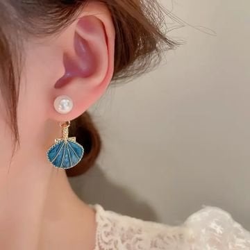 Mavi Kabuk İnci Saplama Küpe