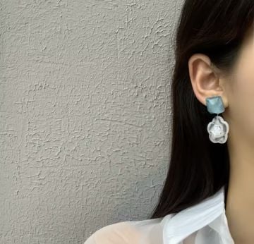 Elegant Beyaz Çiçek Küpe