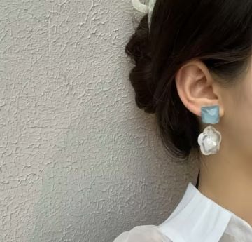 Elegant Beyaz Çiçek Küpe