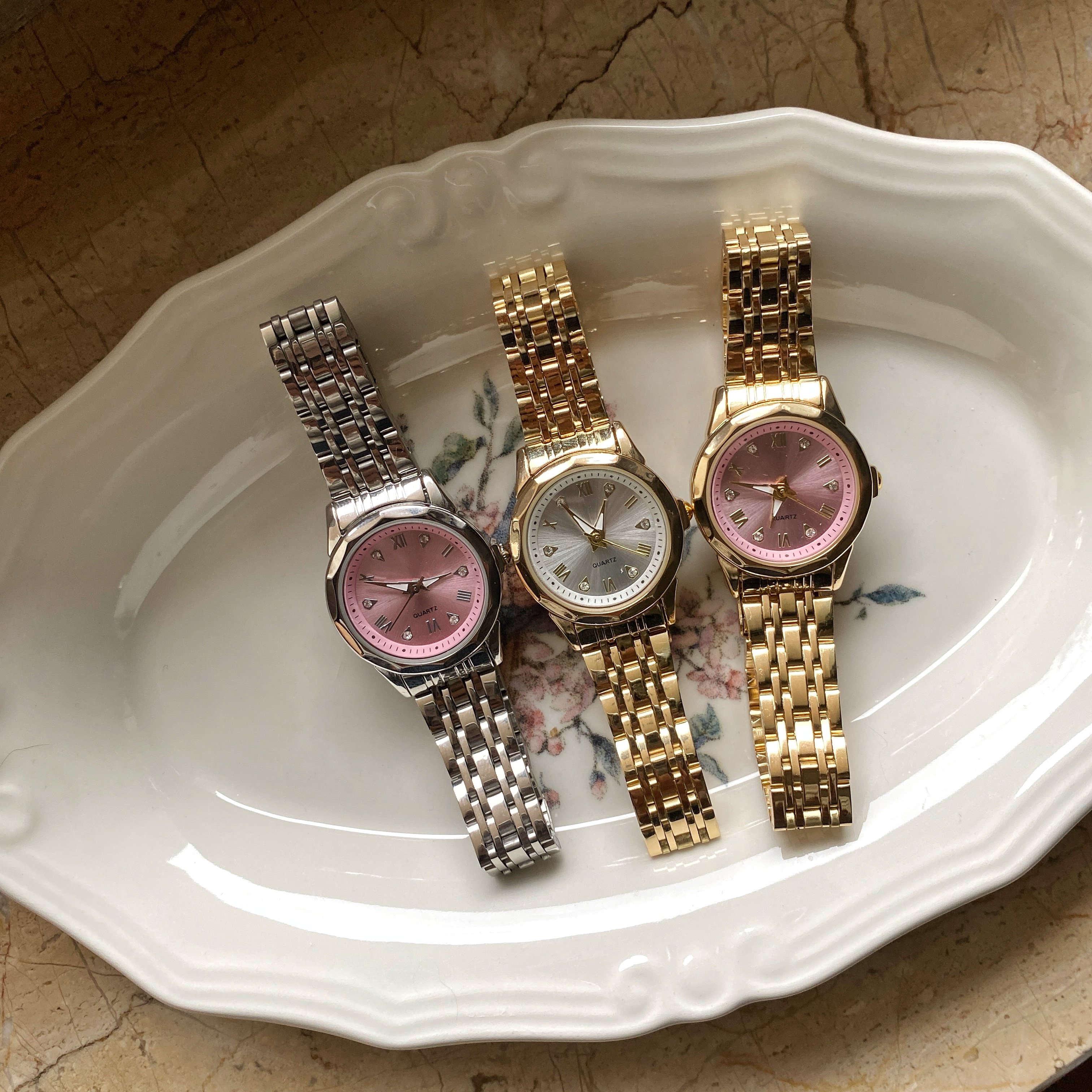 Tasarım Çerçeve Çelik Saatler