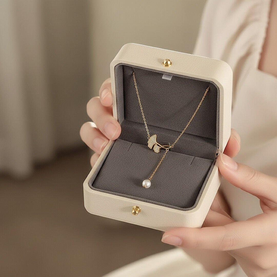 İnci Detaylı Yaprak Tasarım Çelik Kolye